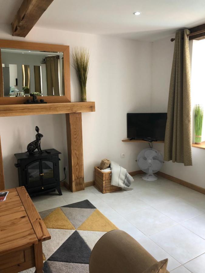 The Walnut Tree Chambre D'Hotes Le Dorat Εξωτερικό φωτογραφία