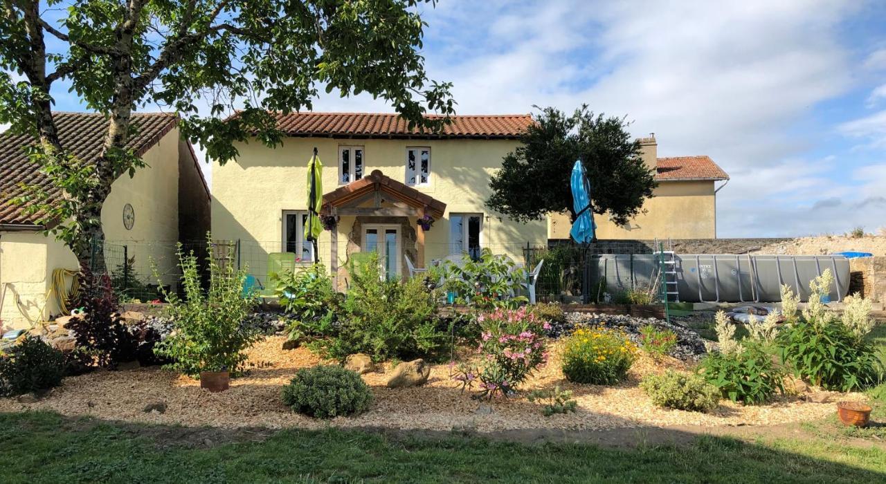 The Walnut Tree Chambre D'Hotes Le Dorat Εξωτερικό φωτογραφία